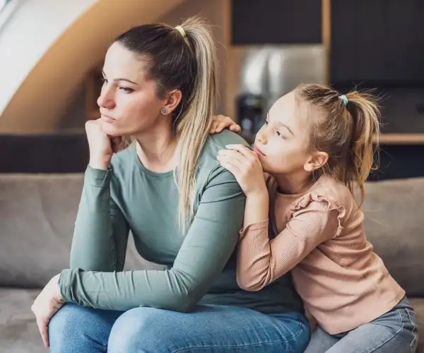 Co powinno niepokoić w rozwoju dziecka? Objawy, które alarmują rodziców