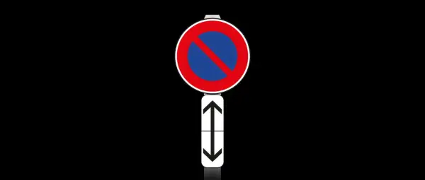 Panneau de signalisation : interdiction de stationner. Le panneau rond rouge et bleu barré d'une bande rouge indique une interdiction. Les flèches indiquent la zone concernée.