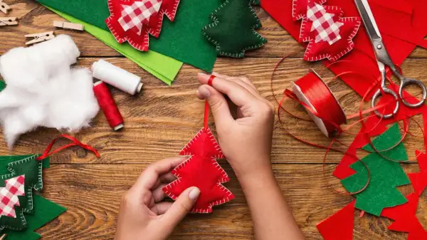 Jak zrobić ozdoby choinkowe? DIY pomysły i porady ekspertki