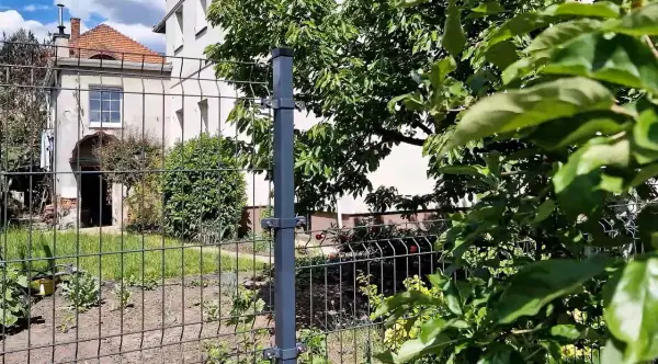 Jak podwyższyć ogrodzenie panelowe - proste sposoby na większą prywatność