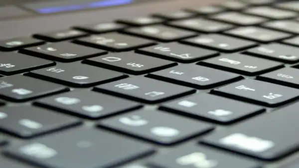 Jak włączyć klawiaturę ekranową w Windows i uniknąć problemów z pisaniem