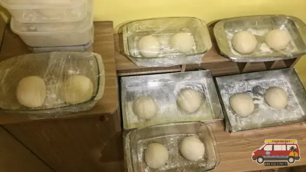 Jak przechowywać ciasto na pizzę? Lodówka, zamrażarka i sekrety smaku