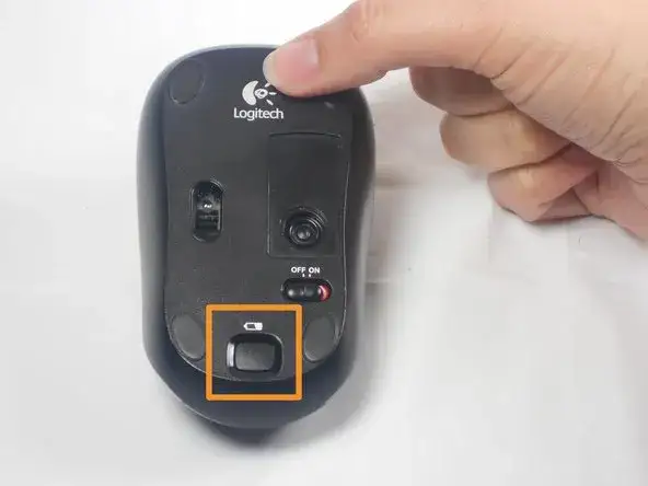Wymiana baterii w Logitech M195 - proste kroki, które musisz znać