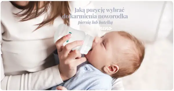 Mama karmi dziecko butelką, szukając idealnej pozycji do karmienia noworodka.