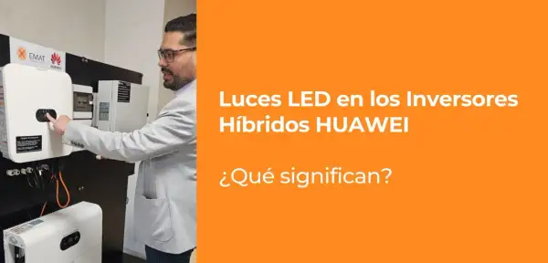 Hombre interactuando con un inversor híbrido HUAWEI, mostrando las luces LED.