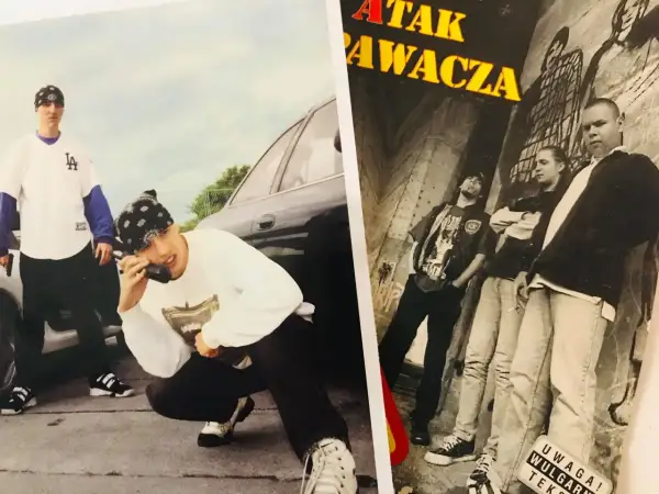 Chłopaki w bandanach pozują przy samochodzie i na tle graffiti. Jeden z nich trzyma telefon, jakby nagrywał diss.