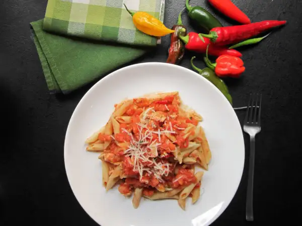 Penne arrabiata z kurczakiem – prosty przepis na pyszne danie