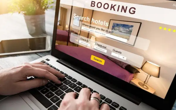 Jak napisać opinie o hotelu, aby uniknąć typowych błędów?