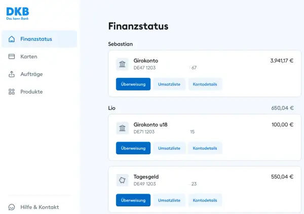 Übersicht über das DKB Gehaltskonto und weitere Konten von Sebastian und Lio. Anzeige von Kontoständen und Optionen wie Überweisung.
