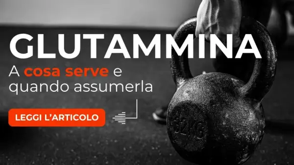 Glutammina: scopri quanta assumerne al giorno per ottimizzare i tuoi allenamenti. Kettlebell in primo piano.