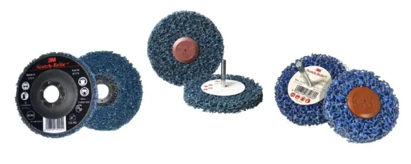 Dischi Scotch-Brite™ 3M per rimuovere ruggine e vernice, ideali per chi vuole imparare come sverniciare il ferro in modo efficiente.