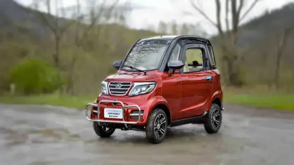 Auto rossa per disabili, un piccolo veicolo per muoversi in autonomia.