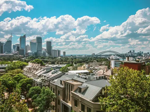 Vistas de Sydney, con rascacielos y el puente, un sueño de vivir en Australia.