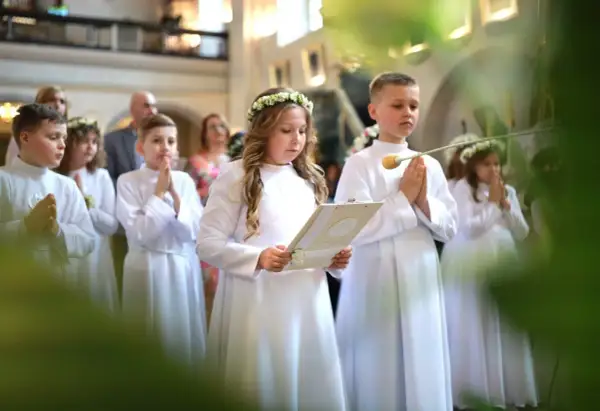 Jak wygląda komunia? Poznaj znaczenie i przebieg uroczystości