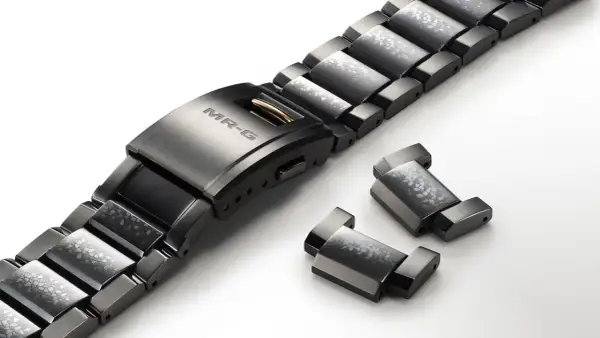 Brazalete de reloj MR-G con eslabones decorados y piezas sueltas, ideal para quitar eslabones reloj sin pasador.
