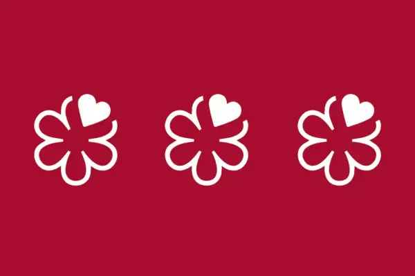 Tres flores blancas con un corazón en cada una, sobre fondo rojo. Símbolo de excelencia culinaria, como en restaurantes con 4 estrellas Michelin.
