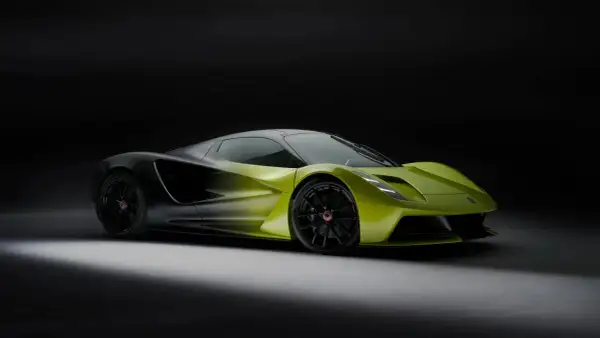 Niesamowity Lotus Evija w jaskrawej zieleni i czerni, z aerodynamicznymi liniami, gotowy do podboju dróg.