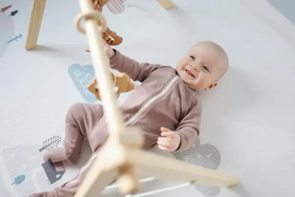 Najlepsze zabawki sensoryczne 6m+ dla rozwoju Twojego malucha