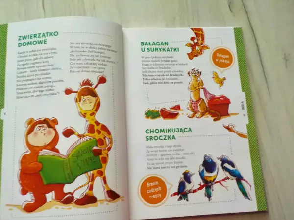 Dzieci w strojach zwierząt uczą się zasad dobrego wychowania, czytając książkę "Savoir Vivre". Ilustracja pokazuje, jak ważne są dobre maniery.