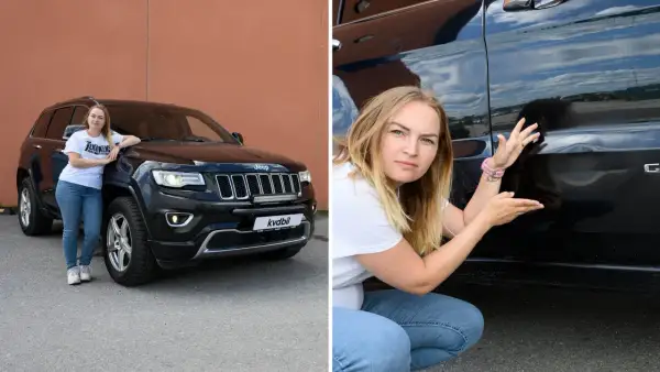 Kvinna pekar på en repa på sin svarta Jeep Cherokee, ett problem som många bilägare känner igen.