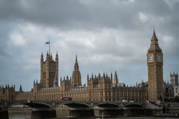Parlament i Big Ben w Londynie. Zastanawiasz się, ile pieniędzy na 3 dni w Londynie?