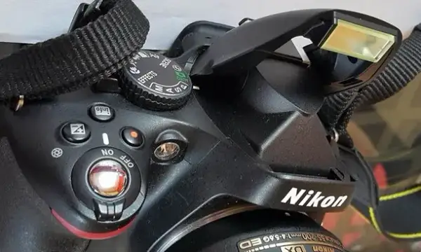 Jak wyłączyć lampę błyskową w aparacie Nikon: 2 skuteczne metody