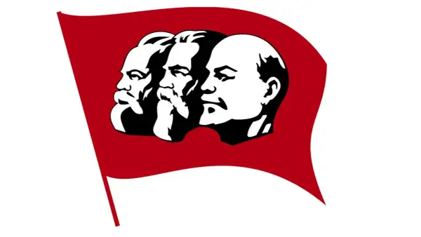 Trzy głowy w profilu na czerwonym tle, symbolizujące ideologię komunistyczną.