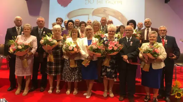 50 lat po ślubie – poznaj znaczenie złotych godów i tradycje