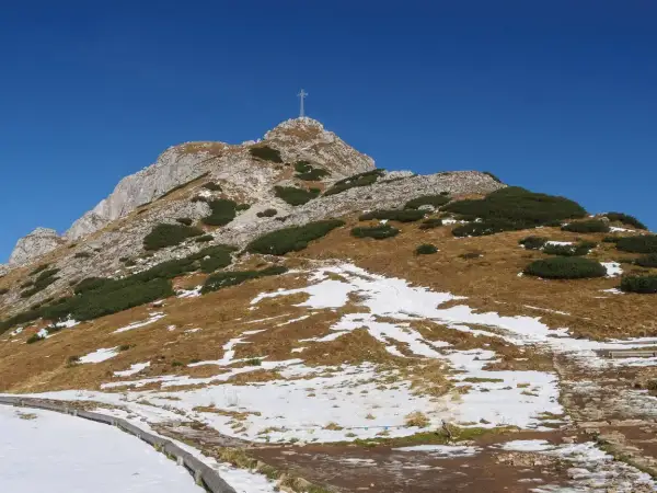 Giewont: Który szlak wybrać? Bezpieczne wejście na szczyt!