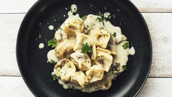 Tortellini z grzybami z czym podawać - najlepsze sosy i dodatki