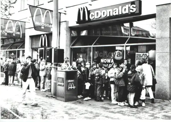 Kiedy był pierwszy McDonald's w Polsce? Zaskakujące fakty i historia