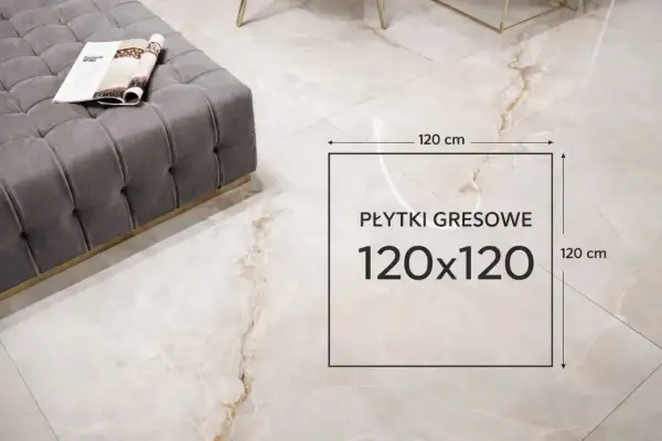 Jasne płytki gresowe 120x120 cm imitujące marmur, z subtelnymi żyłkami, idealne do nowoczesnych wnętrz. Różne rodzaje marmuru mogą inspirować takie wzory.