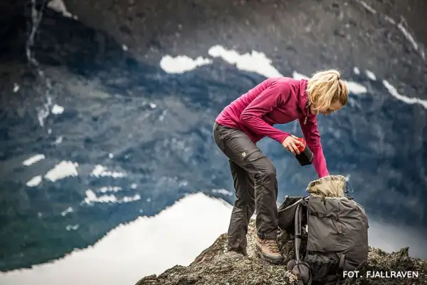 Letnie spodnie trekkingowe: Czy wiesz, jak wybrać idealne w góry?