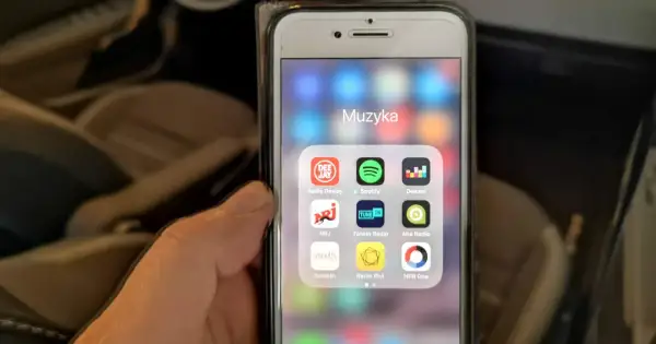 Muzyka elektroniczna do samochodu – najlepsze utwory na każdą trasę