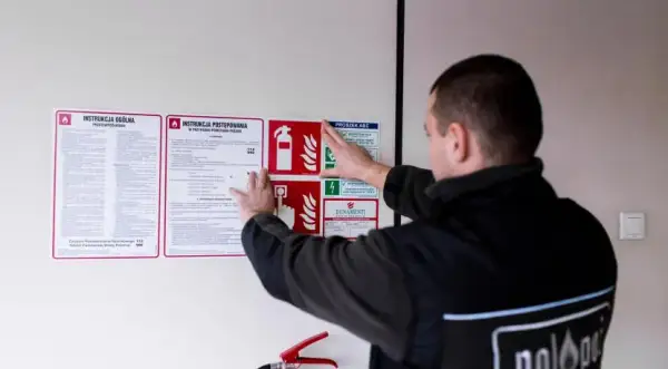 Co powinna zawierać instrukcja bezpieczeństwa pożarowego, aby chronić życie?