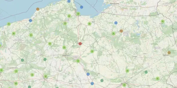 Mapa Polski z zaznaczonymi punktami, które mogą być związane z trasami gravel po łódzku. Kolory i liczby wskazują na różne kategorie lub ilości.