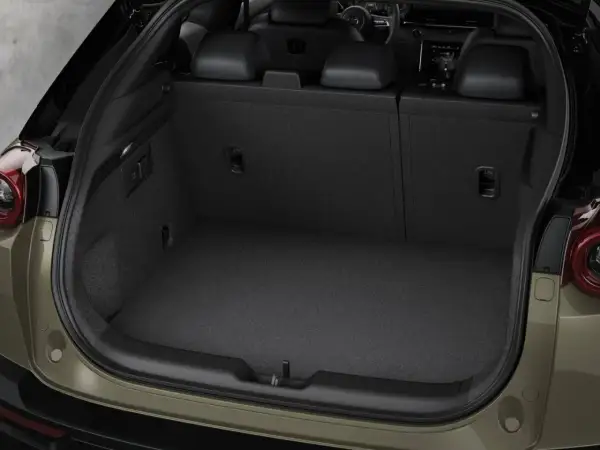 Maletero vacío del Mazda MX-30, listo para tus viajes. Conoce las medidas para optimizar tu carga.