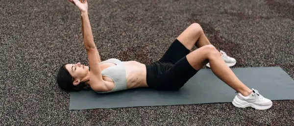 Pilates: Jaka mata zapewni komfort i ochronę kręgosłupa?