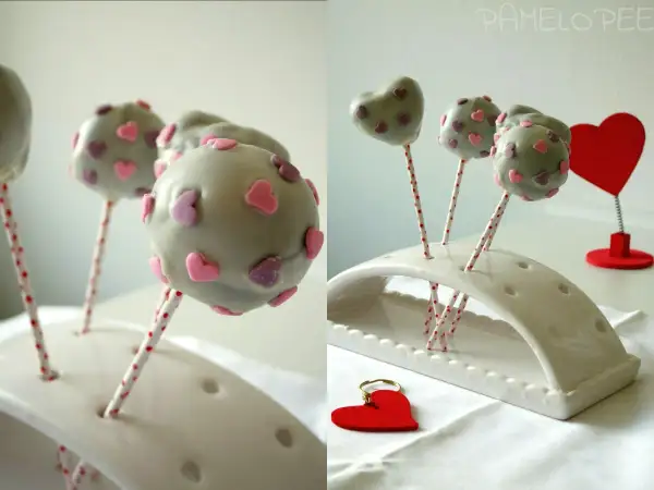 Süße Sally Cake Pops mit rosa und lila Herzen verziert, bereit für eine romantische Feier.