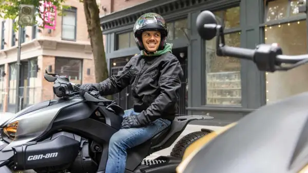 Kurtka motocyklowa: jak wybrać, by jeździć bezpiecznie i wygodnie?