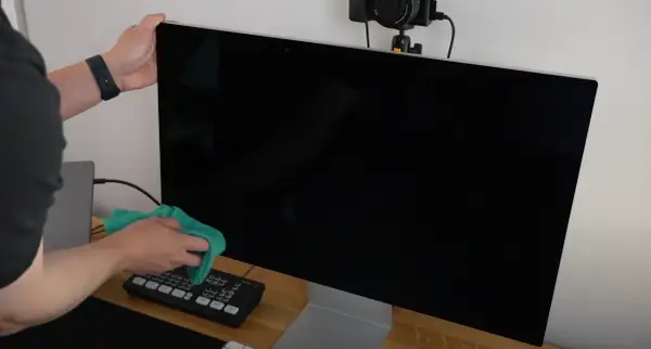 Czym czyścić monitor? Bezpieczny poradnik krok po kroku