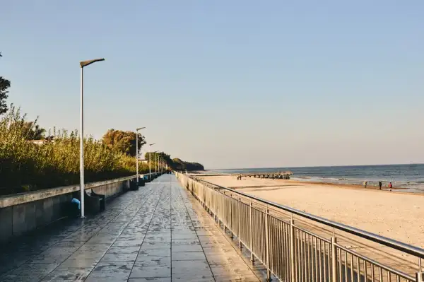 Najlepsze atrakcje na promenadzie w Sarbinowie, które musisz zobaczyć