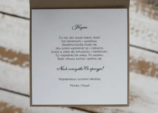 Wzruszające życzenia na 60 urodziny dla kobiety, Krysiu! Niech każdy dzień będzie wyjątkowy, a życie pełne radości i spełnienia.