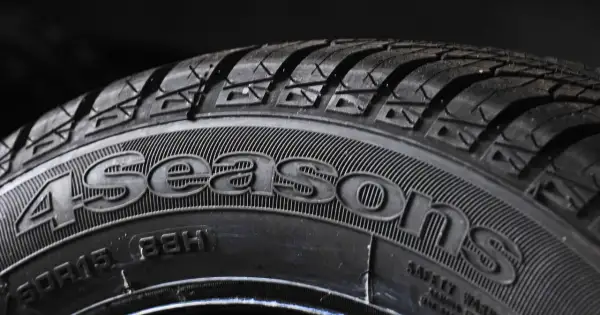 Opony wielosezonowe "4Seasons" z bieżnikiem zapewniającym przyczepność przez cały rok.