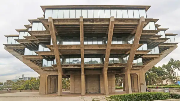 The Geisel Library, a famous brutalist architecture masterpiece, features stacked concrete levels with glass windows, resembling a Mayan pyramid.