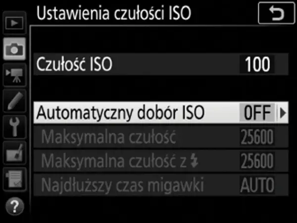 Menu aparatu: ustawienia czułości ISO. Widoczna opcja "Automatyczny dobór ISO" jest wyłączona (OFF). Użytkownik może wybrać tryb manualny w aparacie.