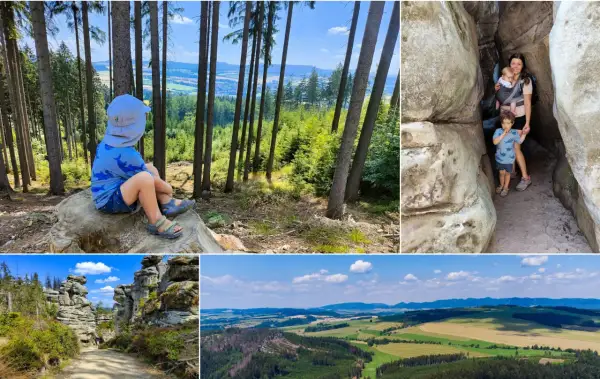 Dziecko siedzi na pniu w lesie, rodzina z dziećmi w skalnej szczelinie, ścieżka wśród skalnych formacji, krajobraz z polami i lasem. W oddali widać skalny ostaniec.
