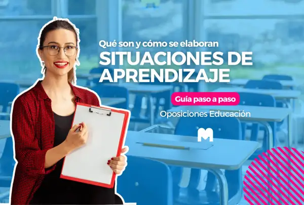 Profesora sonriente en aula, explicando cómo elaborar una situación de aprendizaje para oposiciones de educación.