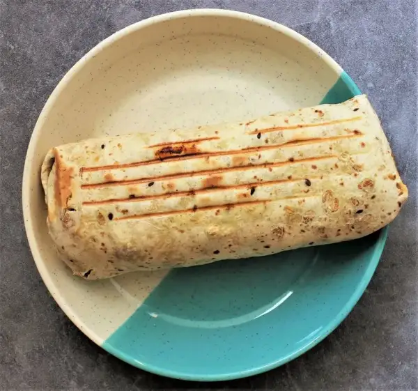 Kebab w tortilli: Ile kcal? Odkryj sekrety "fit" wyboru!