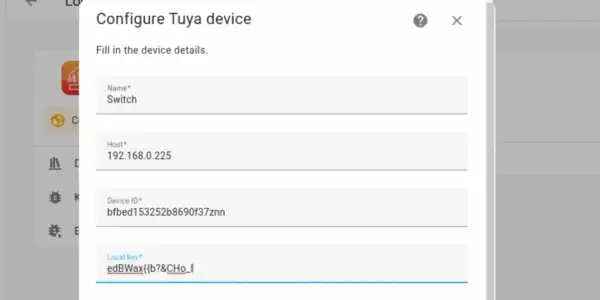 Fenêtre de configuration d'un appareil Tuya, avec les champs Nom, Hôte, ID et clé locale remplis.